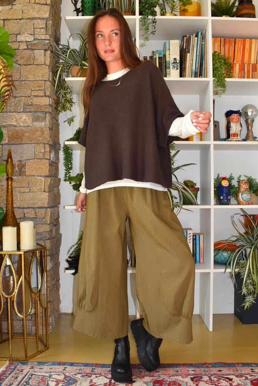 Bennie Quirky Barrel Pant Deep Olive Pin Stripe